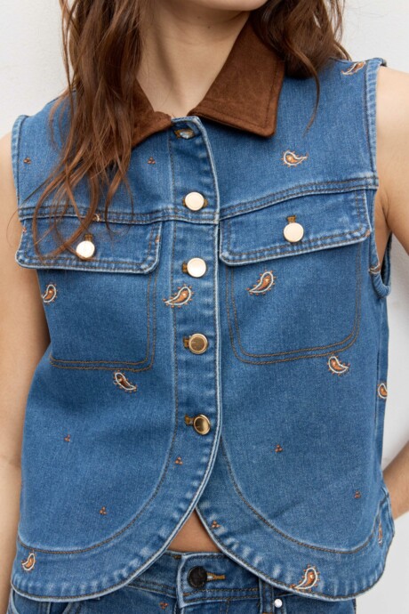 CHALECO DENIM BORDADOS AROA - Imagen 4