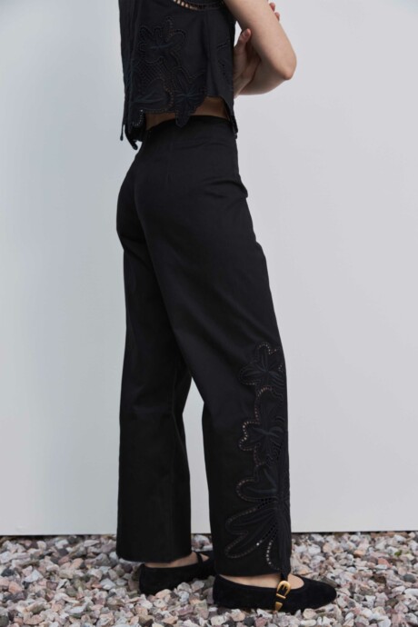PANTALON BORDADO SASHA - Imagen 12