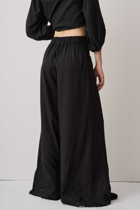 PANTALON BORDADO AMBER - Imagen 9